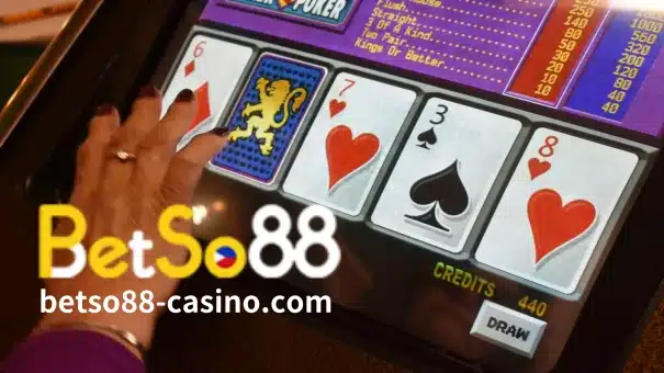 Ang Video Poker ay isang digital na bersyon ng klasikong five-card draw poker game. Ang layunin ng laro ay lumikha